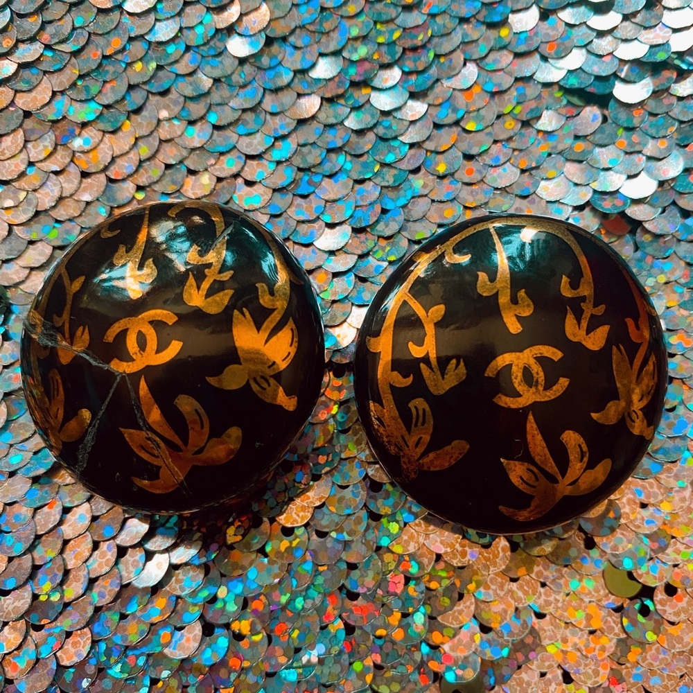 Authentic Chanel 1997 Vintage Clip On Earrings